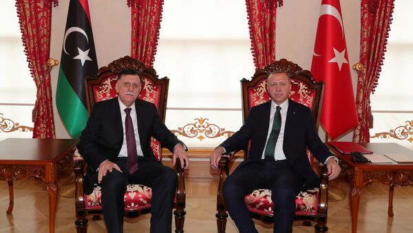 الرئيس التركي أردوغان يلتقي مع السراج رئيس الوزراء الليبي المعترف به من قبل الأمم المتحدة في إسطنبول - سبوتنيك عربي