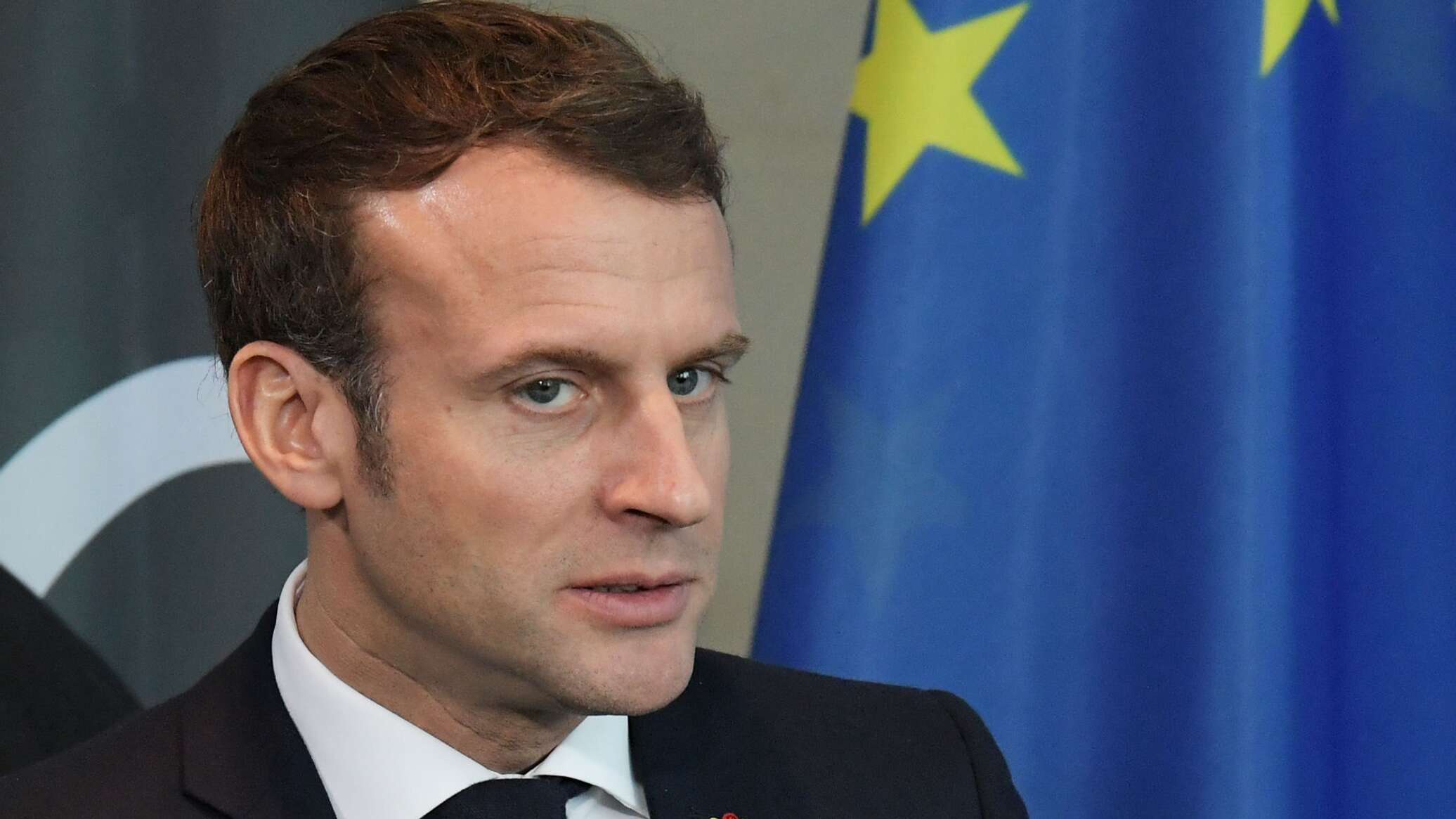 سياسي فرنسي: ماكرون يقود فرنسا للحرب مع روسيا