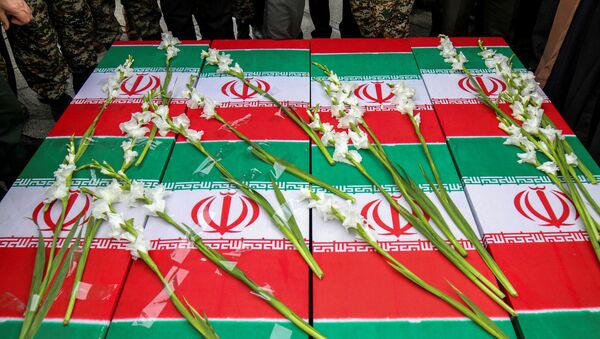 توابيت الإيرانيين الأربعة الذين سقطوا في حادث تحطم الطائرة الأوكرانية في إيران خلال مراسم تشييعهم في مدينة همدان - سبوتنيك عربي