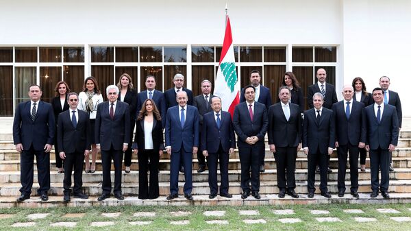 أعضاء الحكومة اللبنانية الجديدة يلتقطون صورة بالقصر الرئاسي في بعبدا - سبوتنيك عربي