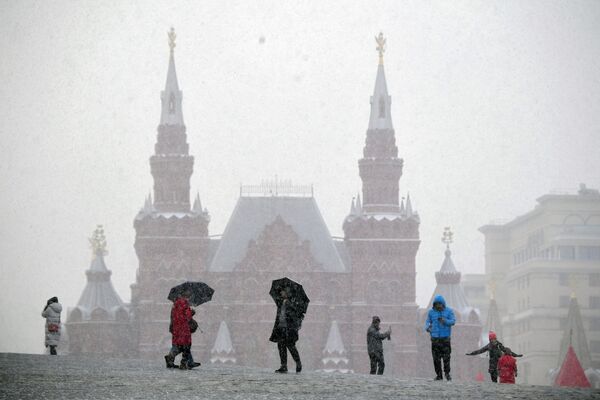 مواطنون وسياح في الساحة الحمراء في موسكو، 22 يناير 2020 - سبوتنيك عربي