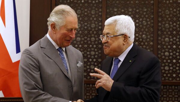 الأمير البريطاني تشارلز يلتقي الرئيس الفلسطيني محمود عباس خلال زيارة قام بها إلى بيت لحم بالضفة الغربية، 24 يناير/ كانون الثاني 2020 - سبوتنيك عربي