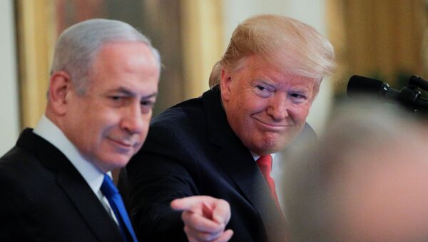 الرئيس الأمريكي ترامب ورئيس الوزراء الإسرائيلي نتنياهو يناقشان اقتراح السلام في الشرق الأوسط في البيت الأبيض بواشنطن - سبوتنيك عربي