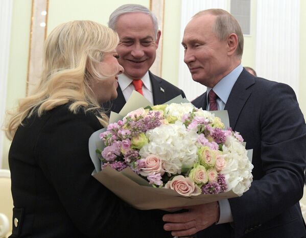 الرئيس فلاديمير بوتين يستقبل رئيس الوزراء الإسرائيلي بنيامين نتنياهو وزوجته سارة في الكرملين، موسكو 30 يناير 2020 - سبوتنيك عربي