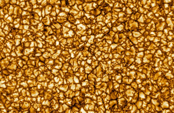 صورة توضيحية لسطح الشمس بواسطة تلسكوب DKIST الموجود على جزيرة ماوي، الولايات المتحدة 2020 - سبوتنيك عربي