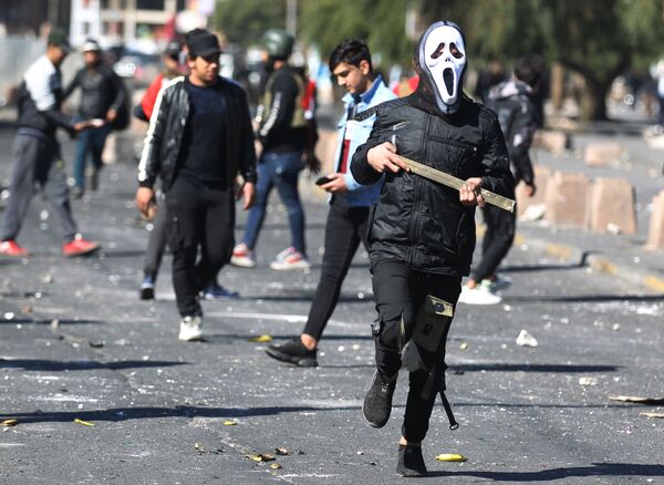 المشاركون في احتجاجات في ميدان الحلاني في بغداد، العراق 27 يناير 2020 - سبوتنيك عربي
