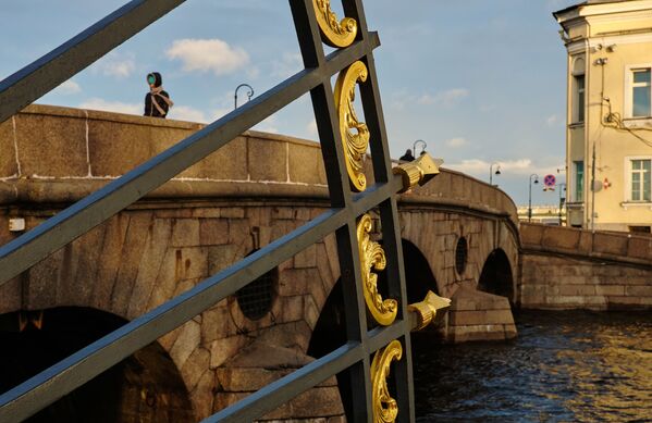 منظر على يطل على جسر براتشيتشني عبر نهر فونتانكا في سان بطرسبورغ - سبوتنيك عربي