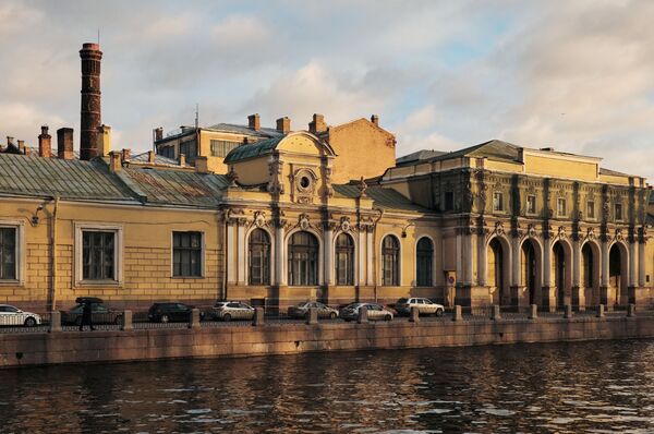 منظر لمجمع المباني في منطقة سالت تاون من جسر نهر فونتانكا في سانت بطرسبرغ. - سبوتنيك عربي