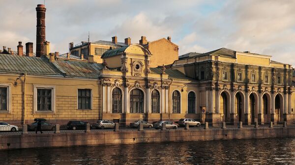 منظر لمجمع المباني في منطقة سالت تاون من جسر نهر فونتانكا في سانت بطرسبرغ. - سبوتنيك عربي