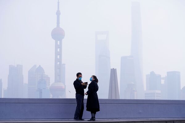 أشخاص يرتدون أقنعة واقية في شنغهاي، الصين 3 فبراير 2020 - سبوتنيك عربي