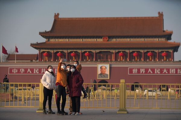 زوار يرتدون أقنعة واقية في بكين، 30 يناير 2020 - سبوتنيك عربي