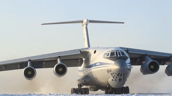 طائرة من طراز Ilyushin Il-76 تقلع من مطار بايكال الدولي لإجلاء المواطنين الروس من الصين - سبوتنيك عربي