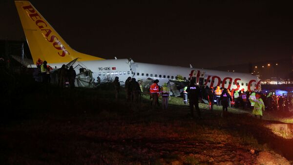 تحطم طائرة إثر خروجها عن مدرج في مطار صبيحة غوكشن بإسطنبول وإخلاء الركاب - سبوتنيك عربي