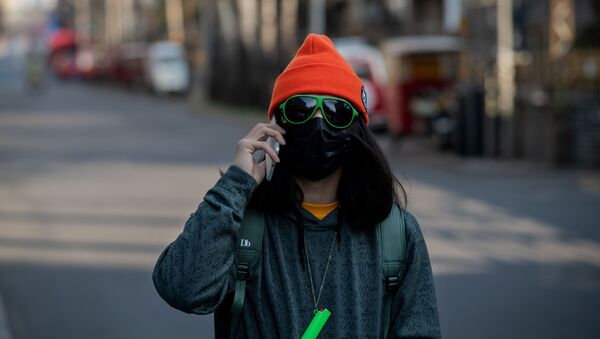 فتاة ترتدي قناعا واقيا في مدينة بكين الصينية، 30 يناير 2020 - سبوتنيك عربي