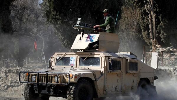 دورية لمركبة مدرعة قرب موقع حادثة قتل فيها جنديان أمريكيين في منطقة شيرزاد في أفغانستان - سبوتنيك عربي