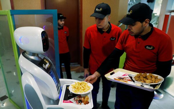 روبوت أنثى تيميا (Timea) في مطعم لوجبات الأكل السريع كابول، أفغانستان 12 فبراير 2020 - سبوتنيك عربي