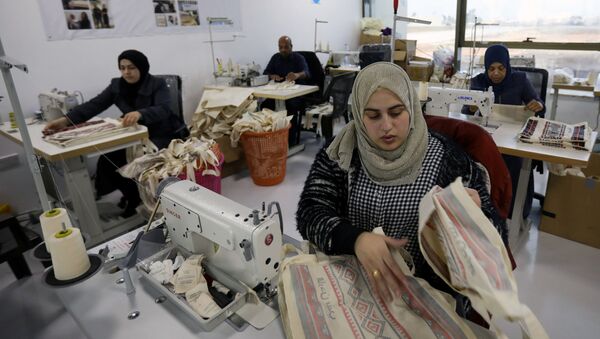 نساء أردنيات يعملن - سبوتنيك عربي