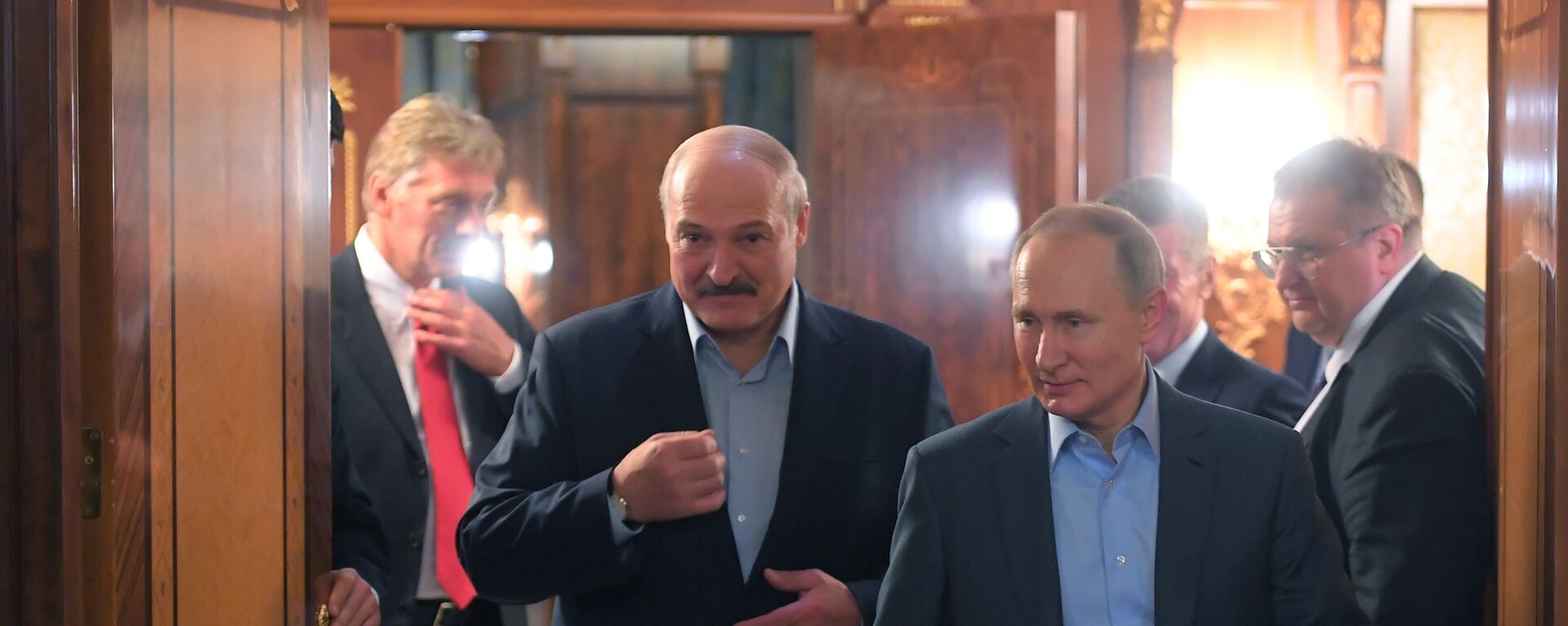 رئيس بيلاروسيا ألكسندر لوكاشينكو والرئيس الروسي فلاديمير بوتين خلال اجتماع في سوتشي الروسية 7 فبراير 2020 - سبوتنيك عربي, 1920, 03.05.2022