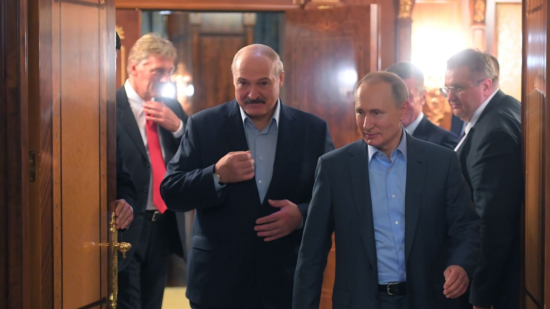 رئيس بيلاروسيا ألكسندر لوكاشينكو والرئيس الروسي فلاديمير بوتين خلال اجتماع في سوتشي الروسية 7 فبراير 2020 - سبوتنيك عربي, 1920, 16.11.2021