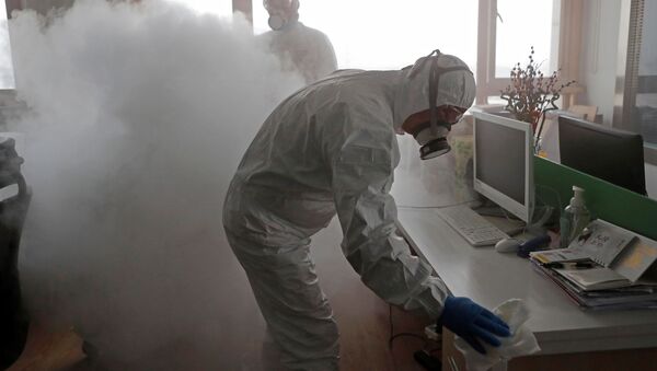 تطهير مكاتب العمل في شنغهاي، بعد الإعلان عن انتشار فيروس كورونا في الصين 12 فبراير 2020 - سبوتنيك عربي