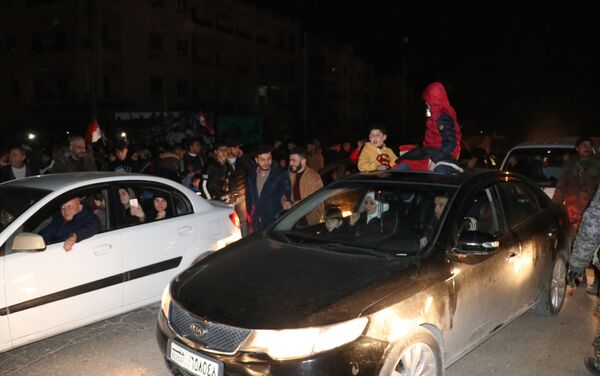 احتفالات السوريين في حلب - سبوتنيك عربي
