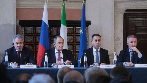وزير الخارجية الروسي سيرغي لافروف ووزير الدفاع الإيطالي، لورينزو غيريني،  - سبوتنيك عربي