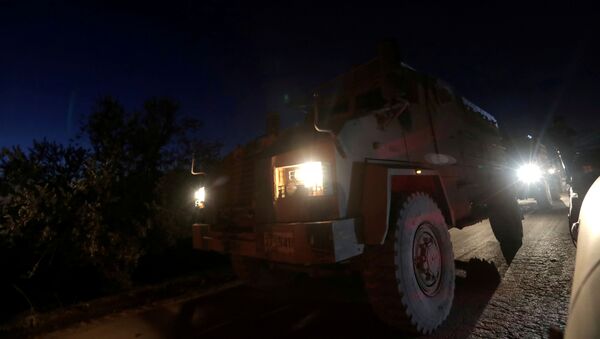 مركبات عسكرية تركية تدخل معبر باب الهوا على الحدود السورية التركية  - سبوتنيك عربي