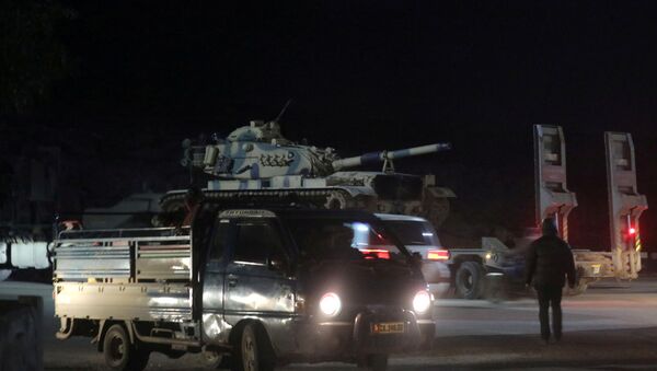 مركبات عسكرية تركية تدخل معبر باب الهوى على الحدود السورية التركية في محافظة إدلب - سبوتنيك عربي