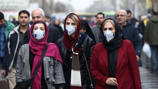 نساء إيرانيات يرتدين أقنعة بعد تفشي فيروس كورونا في إيران - سبوتنيك عربي