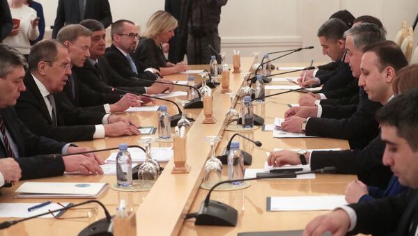 وزير خارجية روسيا سيرغي لافروف مع وزير خارجية طاجيكستان سراج الدين مهر الدين - سبوتنيك عربي