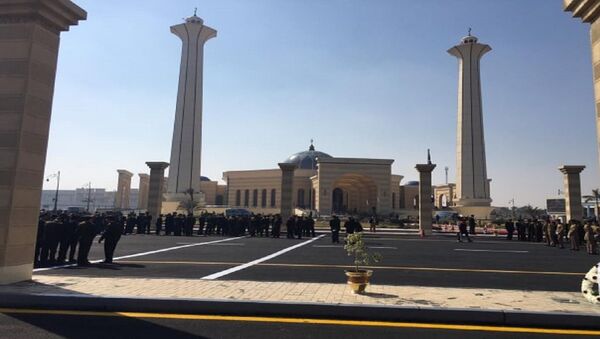 قوات الأمن أمام مسجد المشير قبل جنازة الرئيس المصري الأسبق محمد حسني مبارك، 26 فبراير/شباط 2020 - سبوتنيك عربي
