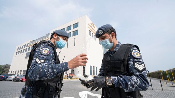 قوات أمن في الكويت تتخذ إجراءات مشددة تحسبا لانتشار فيروس كورونا الجديد - سبوتنيك عربي