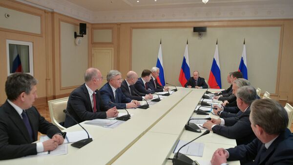  بوتين خلال اجتماع حكومي لبحث الوضع المرتبط بتأثير فيروس كورونا على أسواق الطاقة - سبوتنيك عربي