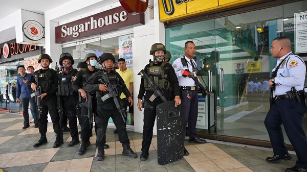 القوات الخاصة عند مركز التسوق في الفلبين - سبوتنيك عربي