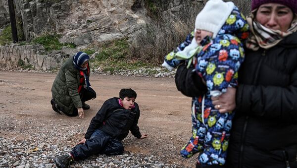 مهاجرون على الحدود التركية اليونانية، تركيا، اليونان، 28 فبراير 2020 - سبوتنيك عربي