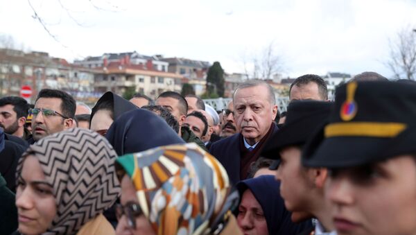 الرئيس التركي رجب طيب أردوغان خلال تشييع جثامين الجنود الأتراك الذين قتلوا في سوريا - سبوتنيك عربي