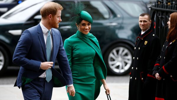 دوق ودوقة ساسكس الأمير البريطاني هاري وميغان ماركل لحظة وصولهما إلى خدمة الكومنولث السنوية في دير ويستمنستر في لندن، بريطانيا، 9 مارس/ آذار 2020 - سبوتنيك عربي