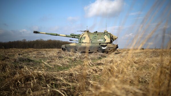 الجيش الروسي - مناورات عسكرية في إقليم جنوب روسيا، ميدان مولكينو العسكري في كراسنودارسكي كراي (المدفعية الذاتية الدفع مستا-إس إم) - سبوتنيك عربي