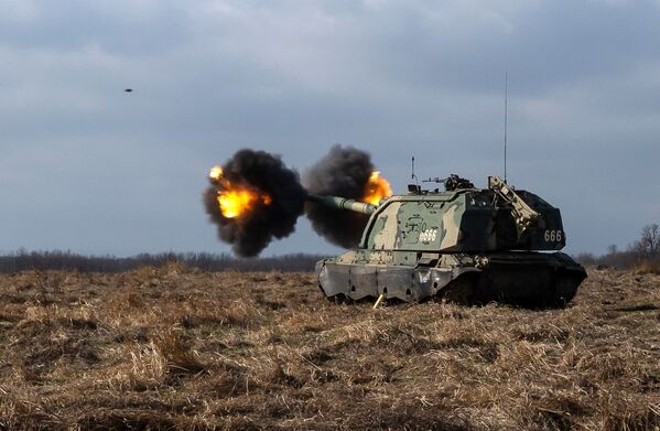 مناورات عسكرية في إقليم جنوب روسيا، ميدان مولكينو العسكري في كراسنودارسكي كراي (المدفعية الذاتية الدفع مستا-إس) - سبوتنيك عربي