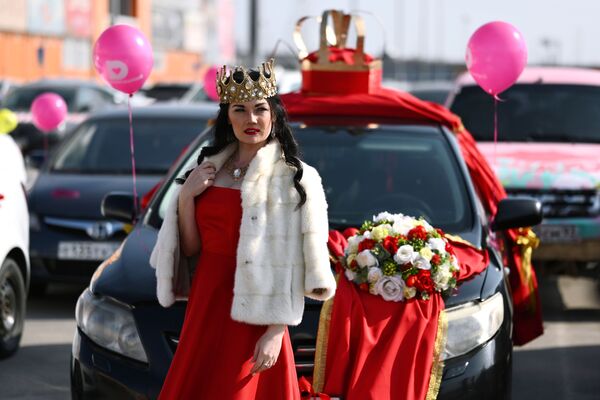 إحدى المشاركات في فعالية احتفالية بمناسبة عيد المرأة العالمي في روستوف على الدون، روسيا 8 مارس 2020 - سبوتنيك عربي