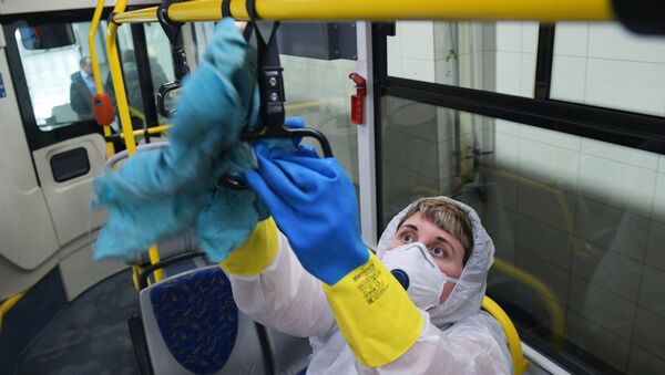 انتشار فيروس كورونا في روسيا - تعقيم مترو في سان بطرسبورغ، ١٧ مارس ٢٠٢٠ - سبوتنيك عربي