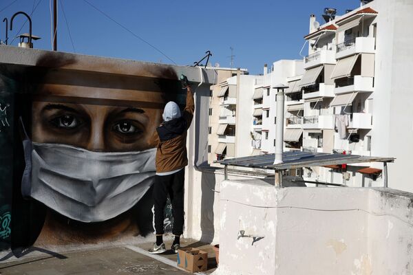 رسم غرافيتي لفنان الجداريات S.F.، أثينا، اليونان 17 مارس 2020 - سبوتنيك عربي