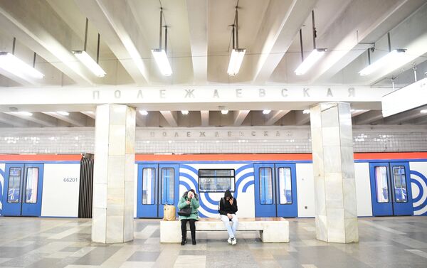 محطة مترو بوليجايفسكايا في موسكو، انتشار فيروس كورونا، روسيا 24 مارس 2020 - سبوتنيك عربي