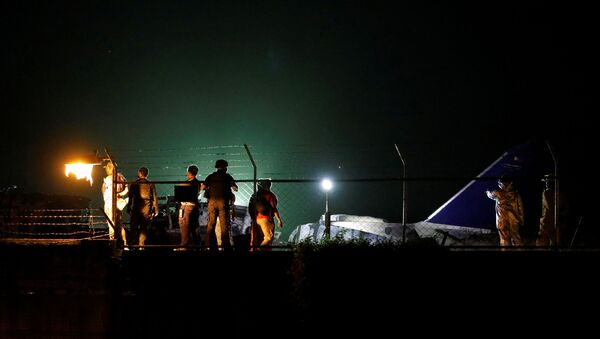 حطام طائرة الإخلاء الطبي ليون إير التي انفجرت أثناء الإقلاع من على مدرج مطار مانيلا الدولي في الفلبين - سبوتنيك عربي