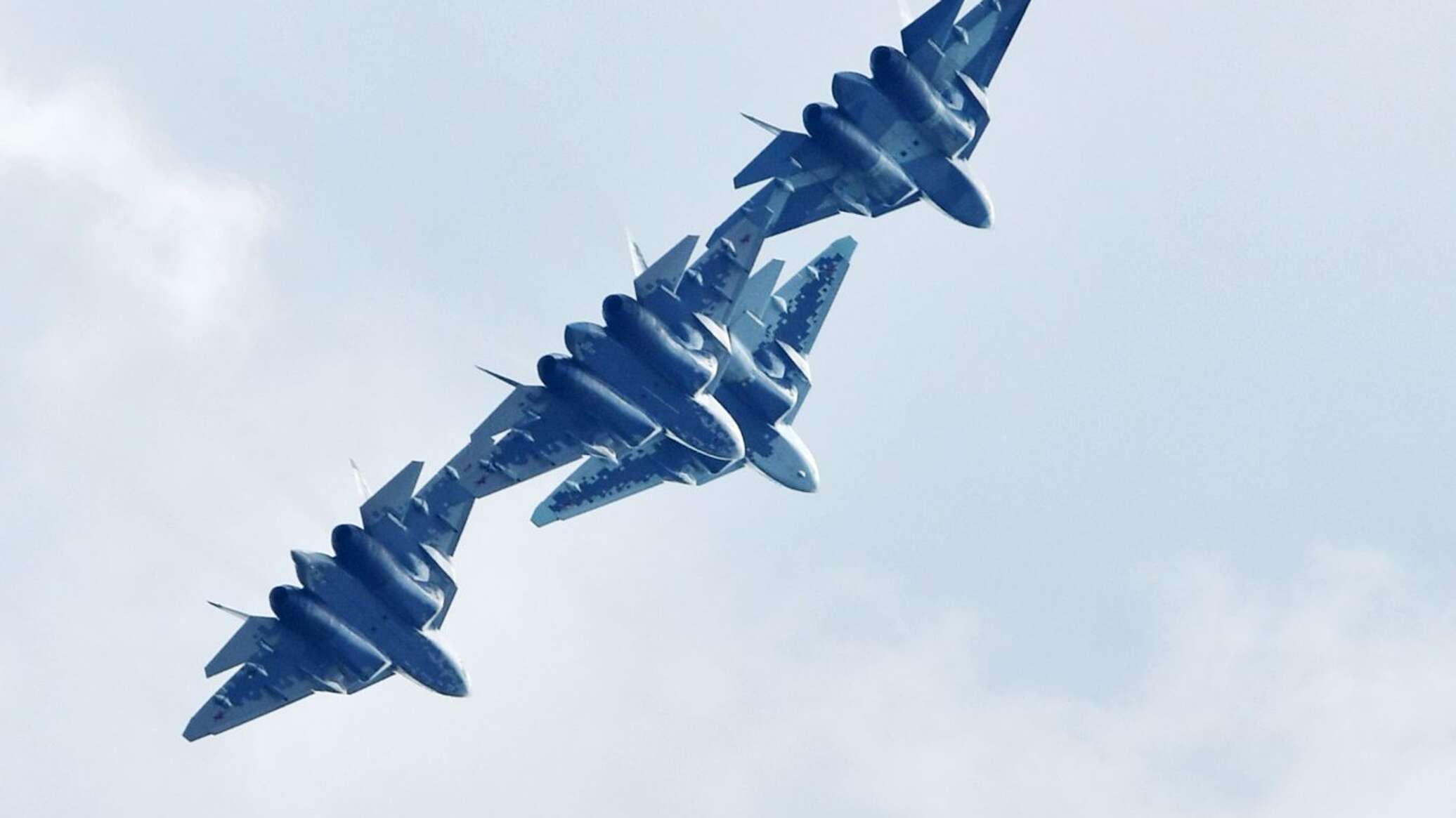 مسؤول روسي: العملاء الأجانب يولون اهتماما متزايدا بشراء طائرة "سوخوي-57" الروسية