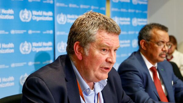 المدير التنفيذي لبرنامج الطوارئ التابع لمنظمة الصحة العالمية مايك رايان يتحدث في مؤتمر صحفي حول فيروس كورونا في جنيف - سبوتنيك عربي