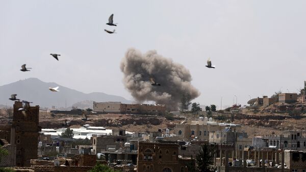 قصف التحالف العربي على العاصمة اليمنية صنعاء - سبوتنيك عربي