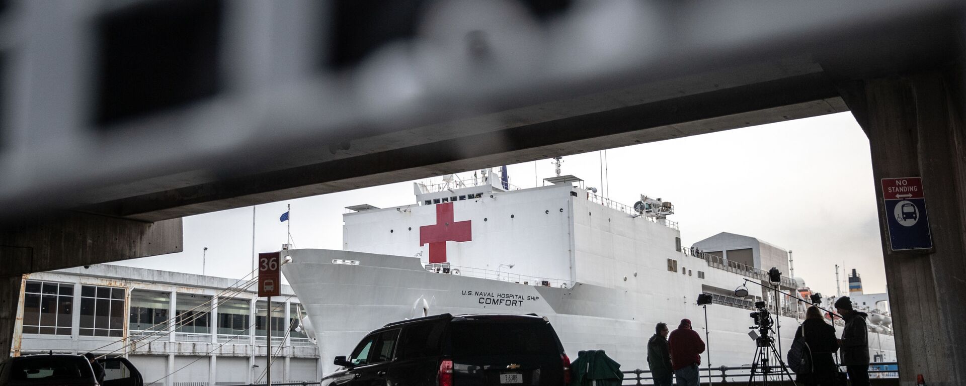 وصول مستشفى متنقل USNS Comfort تابع للبحرية الأمريكية إلى نيويورك، لمساعدة الأطباء في مكافحة فيروس كورونا، الولايات المتحدة 30 مارس 2020 - سبوتنيك عربي, 1920, 19.05.2022