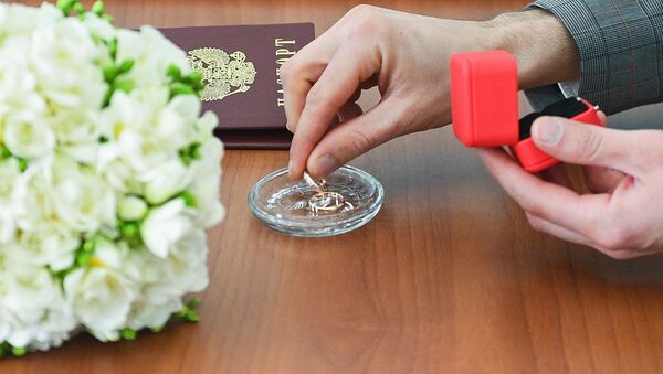 الزواج في زمن كورونا، موسكو، روسيا 4 أبريل 2020 - سبوتنيك عربي