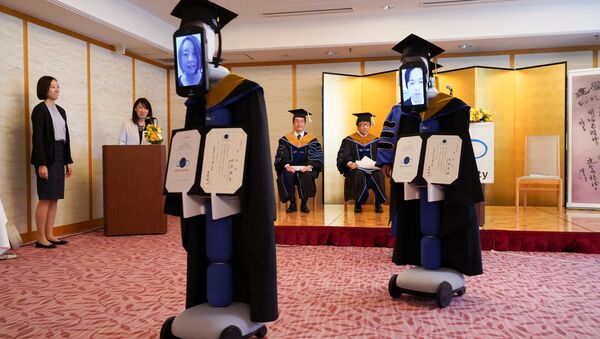 التعليم والتخرج عن بعد في ظل انتشار فيروس كورونا، اليابان أبريل 2020 - سبوتنيك عربي